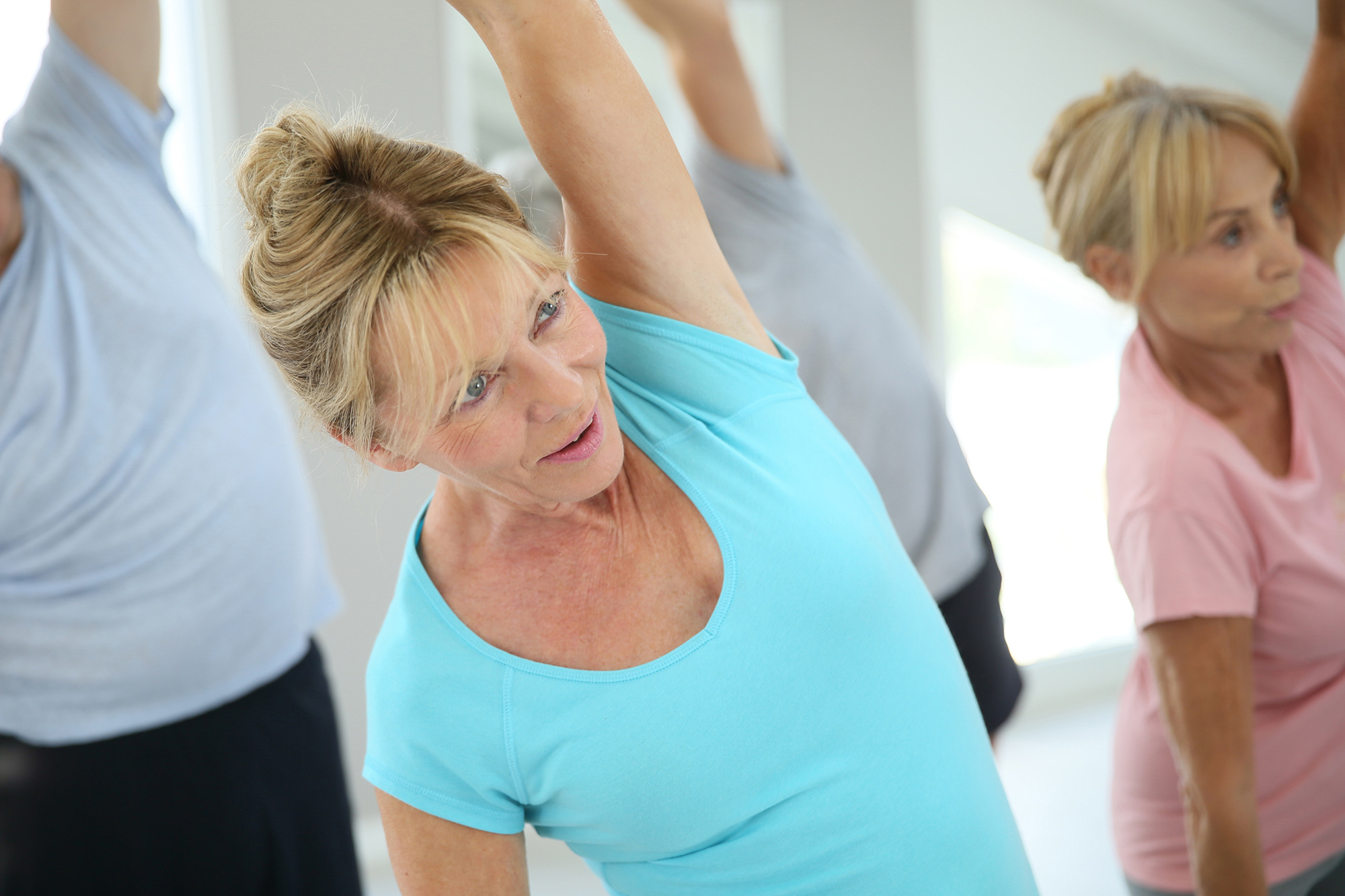 Deltagere bevæger sig frit til musik under Gotvedgymnastik
