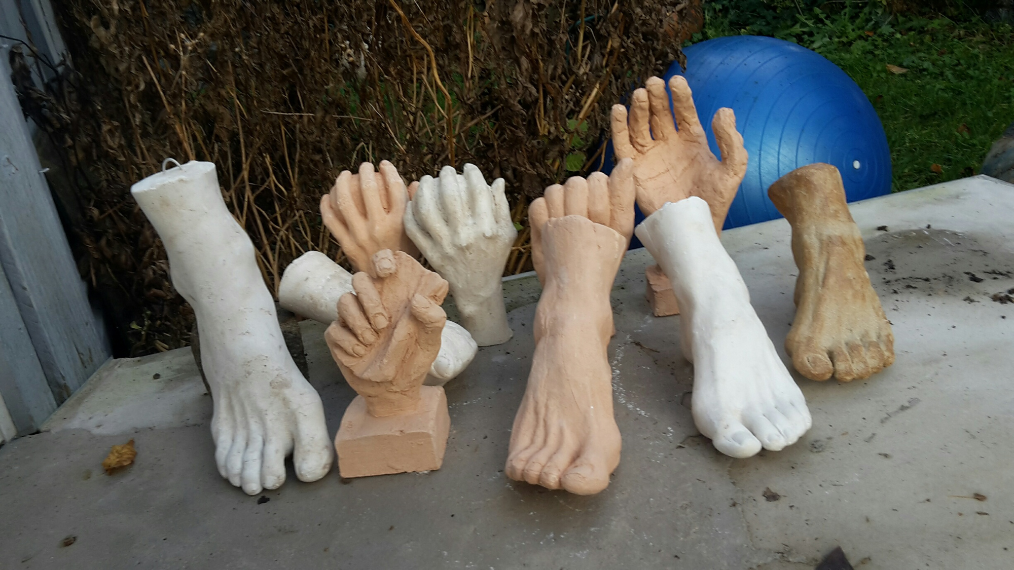 Modellerede hænder og fødder på skulptur-kursus hos FOF København og Nordsjælland