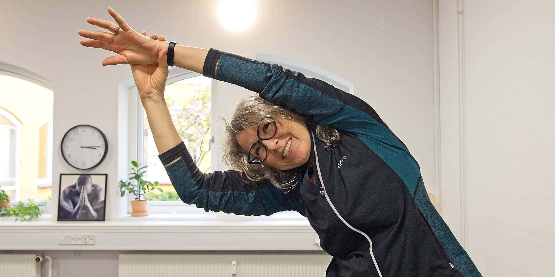 kursist, der laver yoga i fof aarhus