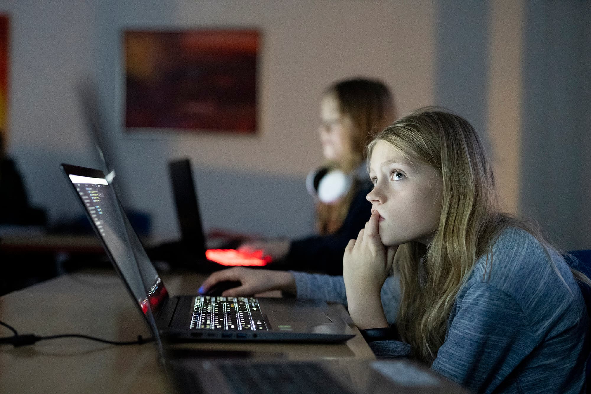 Deltagere på familiekursus i programmering i Python i sommerferien