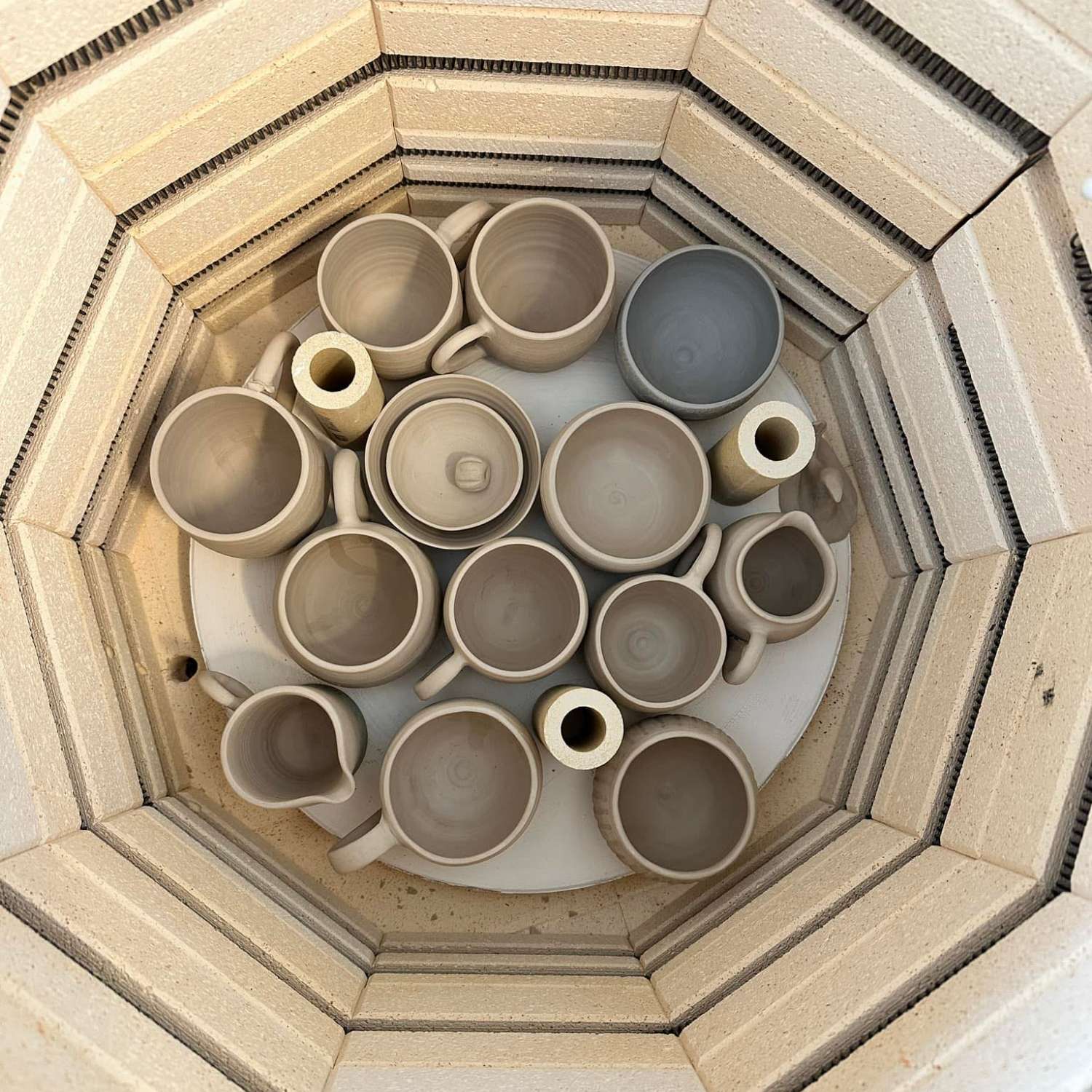 Keramik elementer i Majbrits keramikovn i Tønder