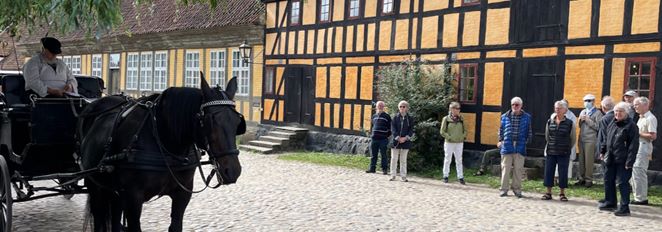 foto den gamle by huse og hestevogn