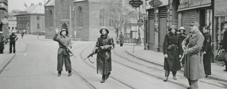 sort hvid foto soldater historisk foredrag